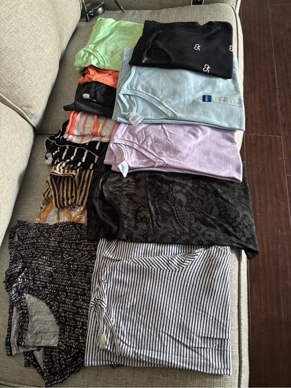 13 pcs Mixed Women's Tops Bundle - Multiple Colors size L/XL - Picture 3 of 6